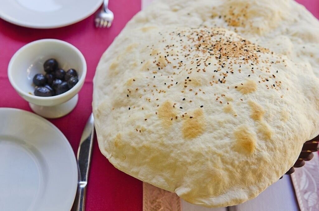 دستور پخت نان یوخا؛ نان نازک و خوشمزه 