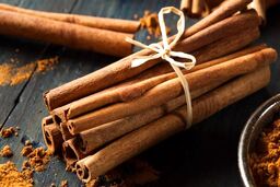۱۴ فایده چای دارچین؛ روش تهیه و نکات مهم و احتیاط‌ها