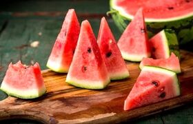 هندوانه را هرساعتی نخورید | ناگفته‌های عجیب درباره میوه محبوب بهار و تابستان