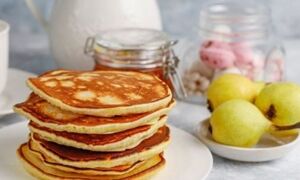 طرز تهیه پنکیک گلابی با شیر و دارچین