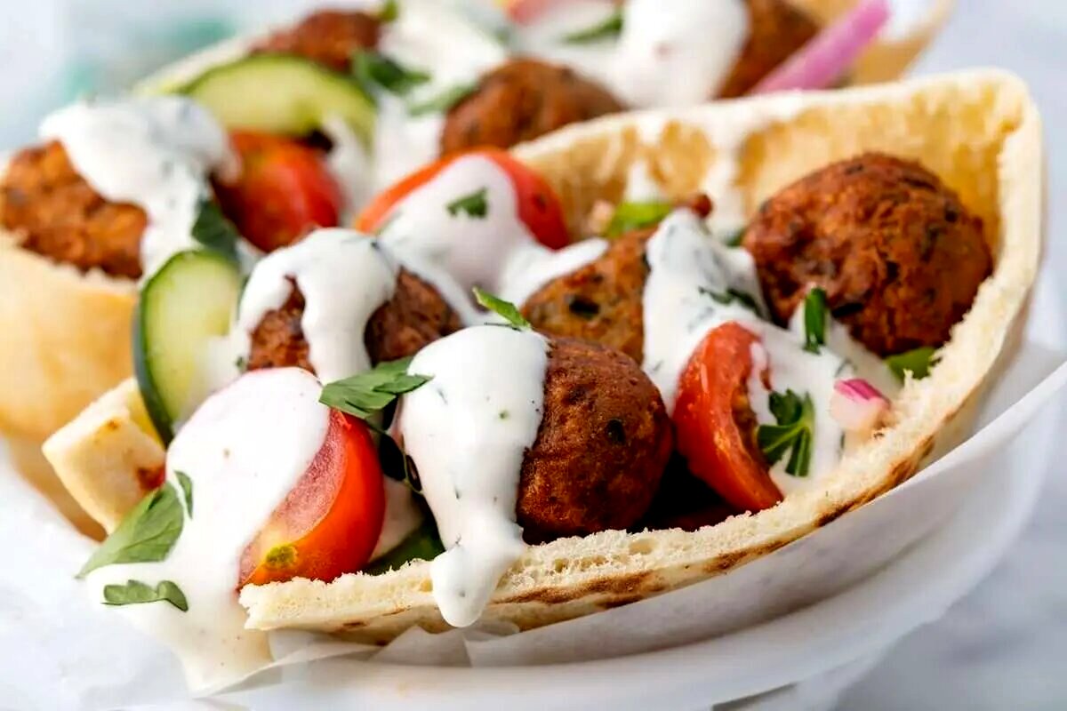 فلافل به سبک سوری؛ ترد، خوش‌طعم و پر از سس مخصوص