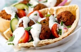 فلافل به سبک سوری؛ ترد، خوش‌طعم و پر از سس مخصوص