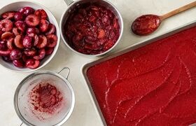 طرز تهیه لواشک آلو خانگی؛ ترش‌ و شیرین و بدون کپک