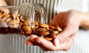 چرا کودکان باید با این آجیل روز خود را شروع کنند؟