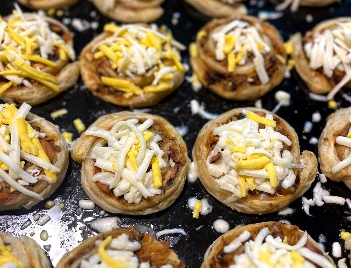طرز تهیه رول مرغ و قارچ؛ فینگرفود جذاب و عالی 