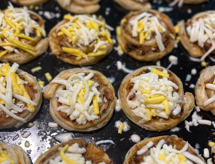 طرز تهیه رول مرغ و قارچ؛ فینگرفود جذاب و عالی