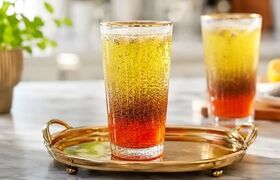 چگونه شربت خاکشیر دو رنگ درست کنیم؟ ؛ طرز تهیه شربت خاکشیر با آبلیمو و زعفران و آلبالو