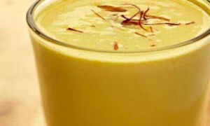  طرز تهیه فرنی زعفرانی مخصوص با عطری بی نظیر