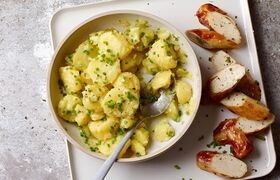 طرز تهیه سالاد سیب زمینی اتریشی؛ فوری و آسان + مواد اولیه و نکات کلیدی