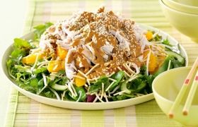 دستور تهیه سالاد تایلندی با سس بادام زمینی
