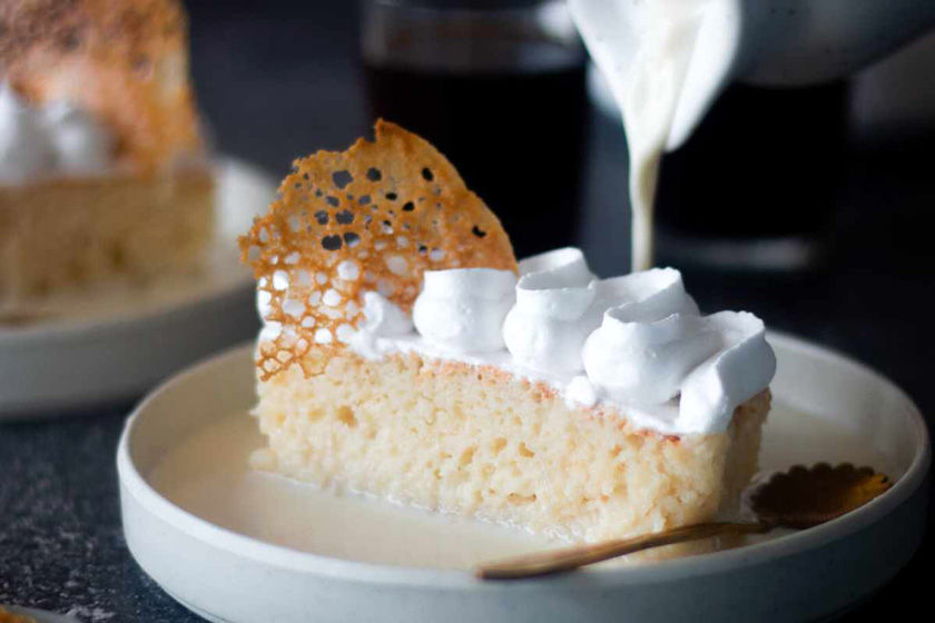 طرز تهیه کیک سه شیر خوشمزه برای عصرانه