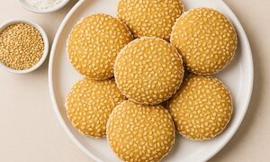 آموزش تهیه شیرینی کنجدی نارگیلی