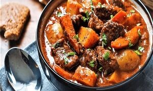 تاس‌کباب اصیل ایرانی؛ غذای ساده اما مجلسی برای روزهای پرمشغله