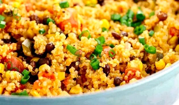 طرز پخت کینوا به جای برنج؛ از مواد لازم تا نکات مهم درباره سرو و نگهداری