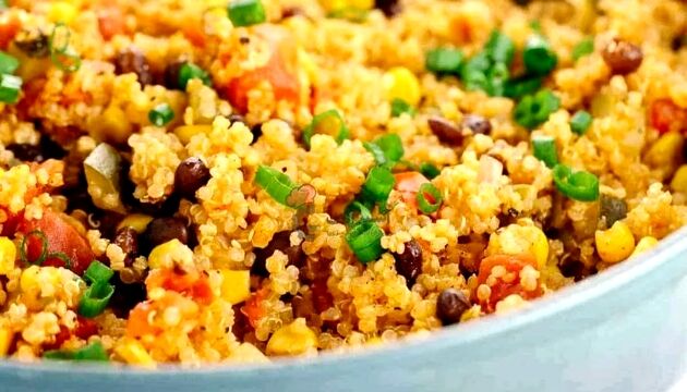 طرز پخت کینوا به جای برنج؛ از مواد لازم تا نکات مهم درباره سرو و نگهداری