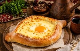 طرز تهیه خاچاپوری؛ راز غذای محبوب گرجی‌ها با پنیر و تخم‌مرغ در خانه
