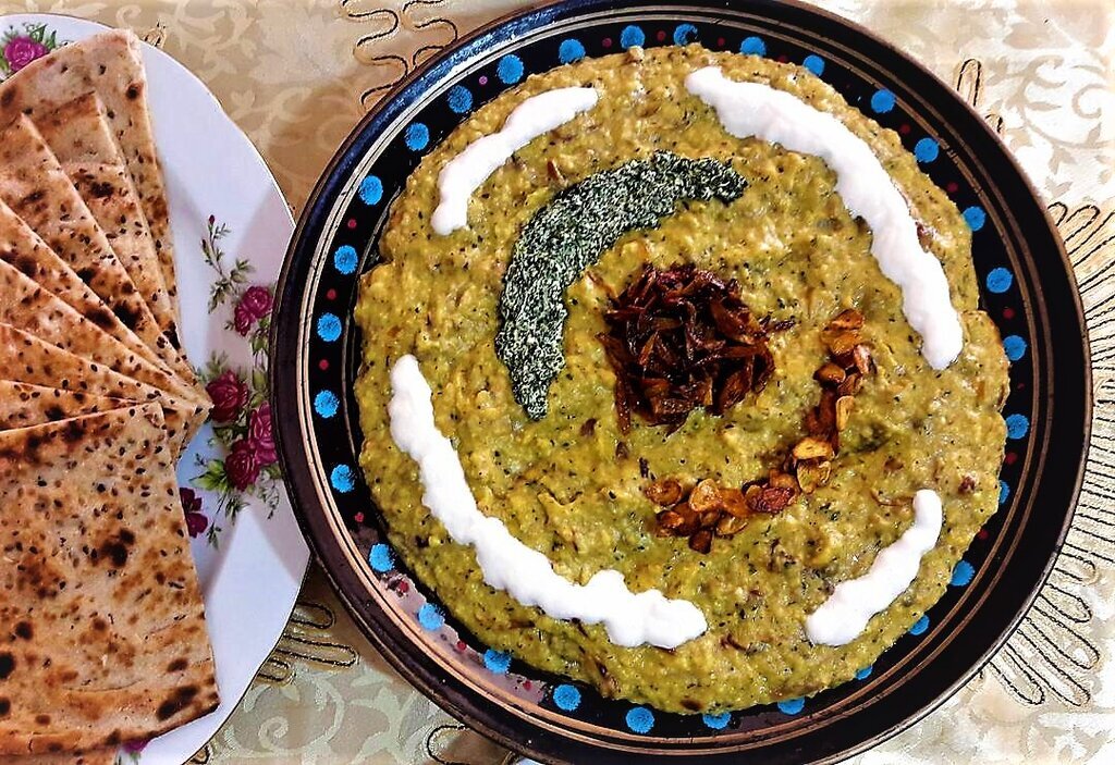 طرز تهیه حلیم بادمجان | ترفندی برای کشدار شدن این غذای خوشمزه