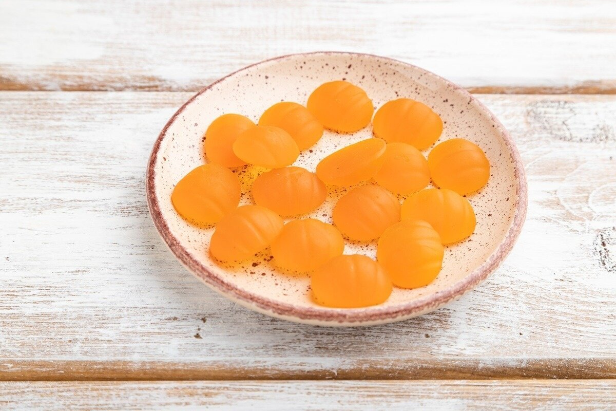 طرز تهیه آبنبات پرتقال و لیمو بازاری در خانه + مواد لازم، مراحل و نکات