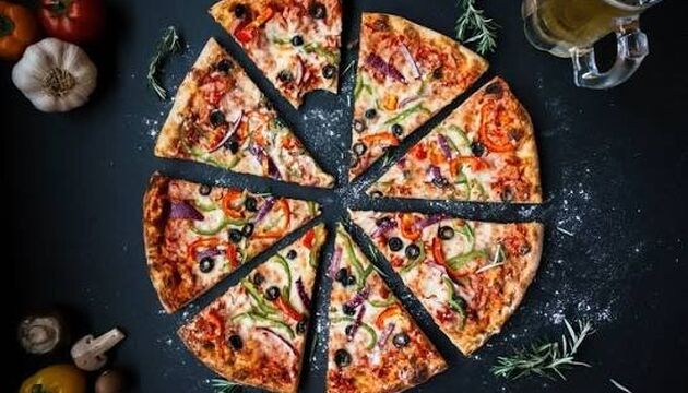 ۱۰ ترفند حرفه‌ای برای پخت پیتزای رستورانی