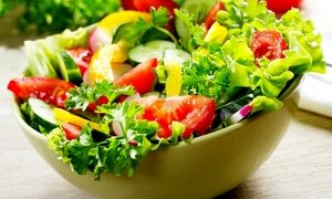 ۵ دسر و سالاد کم‌کالری برای روزهای کم‌تحرک؛ راهکاری ساده برای جلوگیری از افزایش وزن
