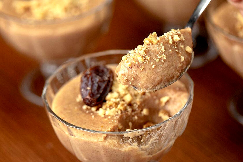 ۳ نوع دسر خرما با ژلاتین، گردو و شیر برای ماه رمضان