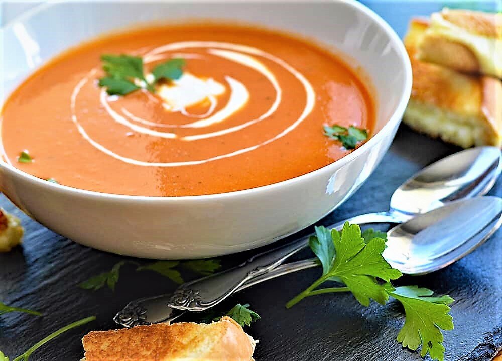 طرز تهیه سوپ گوجه فرنگی ایتالیایی یکی از ۱۰ سوپ برتر دنیا