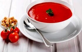 سوپ گوجه‌فرنگی؛ گرمایی دلپذیر در یک کاسه