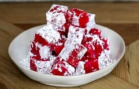 طرز تهیه لوکوم با طعم آلبالو؛ ساده و خوشمزه