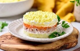  سالاد روسی میموزا؛ اگر به دنبال طعمی متفاوتی از سالاد هستید