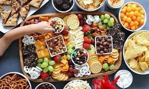هنگام تماشای فوتبال چی بخوریم؟؛ لیست بهترین تنقلات سالم برای جام جهانی
