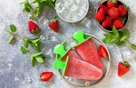 طرز تهیه یخمک توت فرنگی؛ محبوب‌ترین دسر یخی خانگی