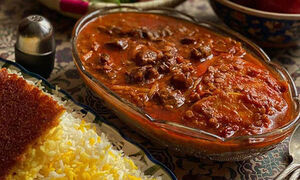 طرز تهیه خورشت سیب درختی
