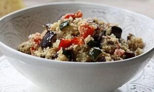 خوراک باقلا و بادمجان یونانی؛ یک وعده سبک و پرعطر