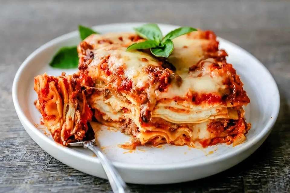 طرز تهیه لازانیا کتهای بدون فر و سس بشامل
