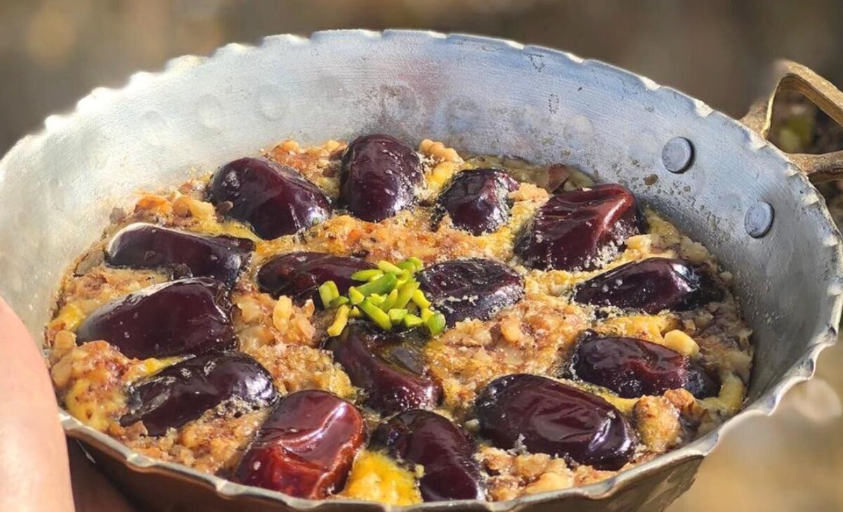 چه غذاهایی را می‌توان با خرما تهیه کرد؟