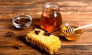 ۶ ماده غذایی که هرگز نباید با عسل ترکیب کنید