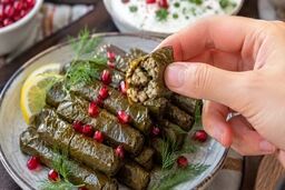 دلمه آذربایجانی با برگ مو را به روش ما امتحان کنید