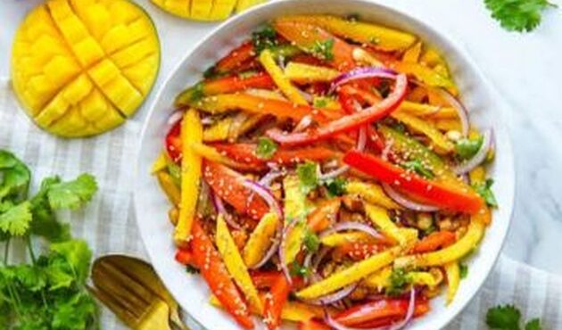 طرز تهیه سالاد انبه و چیلی؛ طعمی تند، ترش و به یادماندنی