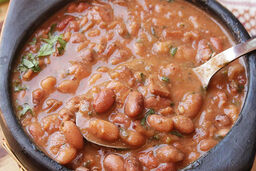 طرز تهیه خوراک لوبیا چیتی با قارچ و سیب زمینی