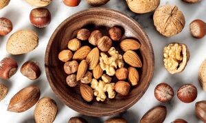 بادام یا گردو، کدامیک بهتر است؟