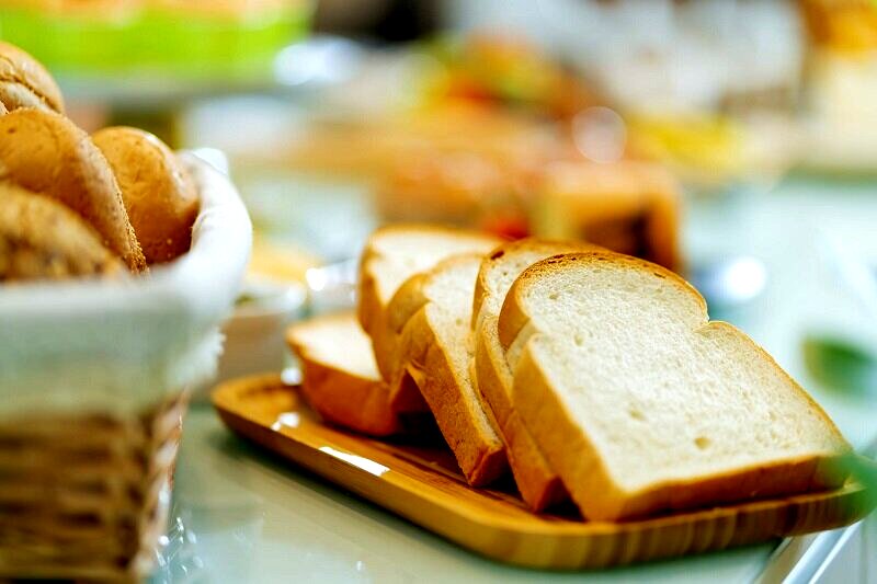 چرا نان سفید انتخاب مناسبی برای صبحانه نیست؟